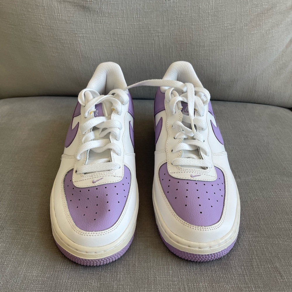 Nike Air Force 1 big Kids White and Purple Sneakers size 7